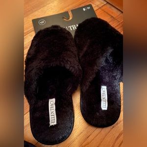 New Ellen Tracy Fluffy/Warm Faux Fur Close-Toe Slippers Memory Foam Insole black